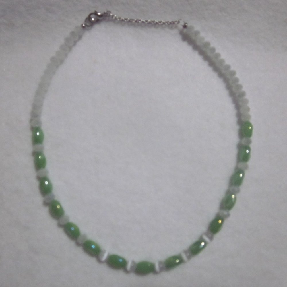Green & White Cats Eye Necklace.